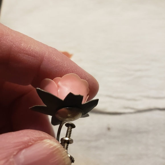 Stunning Vintage Japan Carved Celluloid Blush Pink Earrings with screw backs - Picture 11 of 11